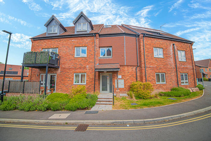 2 Bedroom Apartment For Sale In Samuel Jarvis Avenue, Fair Oak, Hampshire, SO50