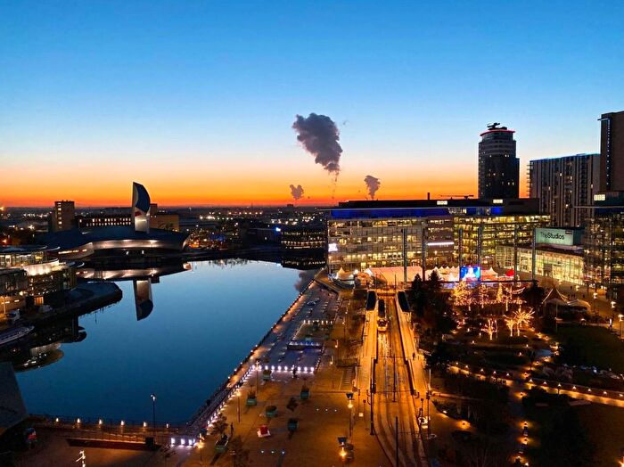 2 Bedroom Flat For Sale In The Quays, Salford, M50