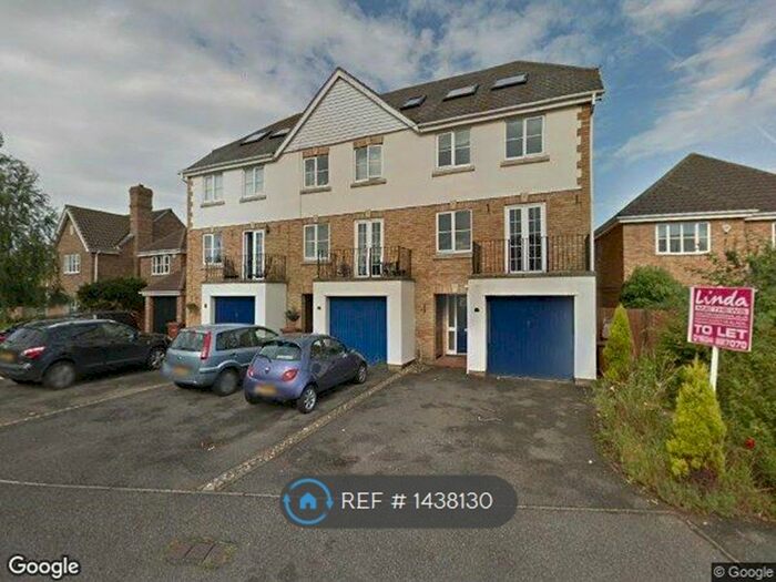 5 Bedroom Terraced House To Rent In Willowherb Close, St. Marys Island, Chatham, ME4