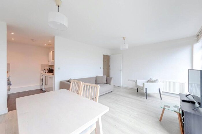 1 Bedroom Apartment To Rent In De Beauvoir Crescent, London, N1