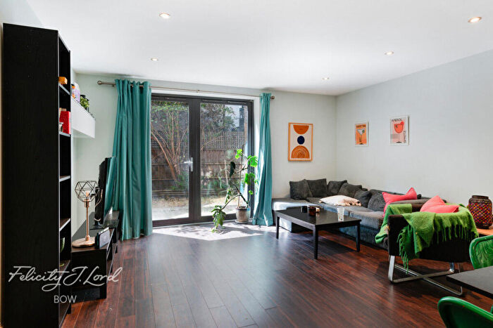 3 Bedroom Apartment For Sale In Axio Way, London, E3