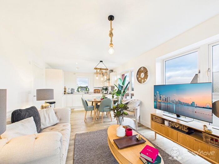 2 Bedroom Apartment For Sale In Thorpe Court, Thorpe Close, Bordon, GU35