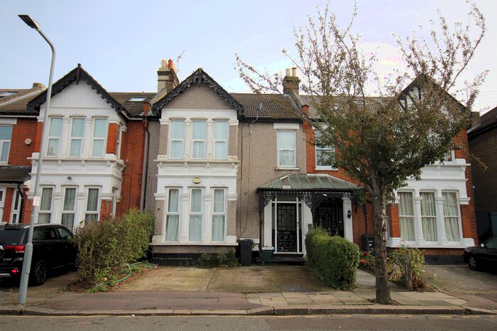 2 Bedroom Flat To Rent In Warwick Gardens, Ilford, IG1