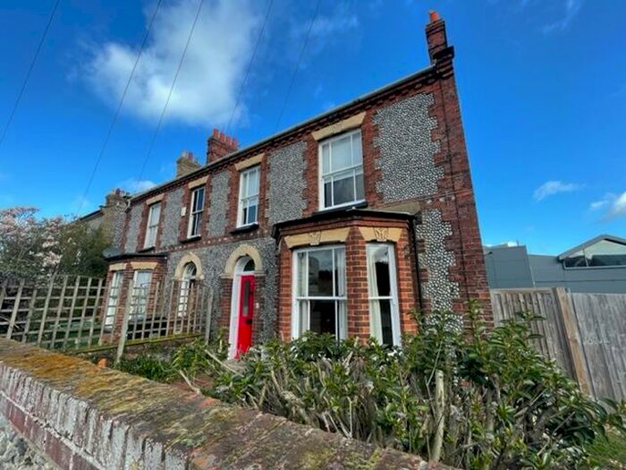 4 Bedroom Semi-Detached House To Rent In Cromer Road, Sheringham, NR26