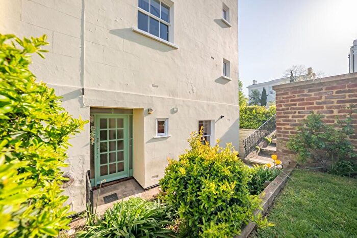 2 Bedroom Flat To Rent In Wellington Square, Cheltenham, GL50