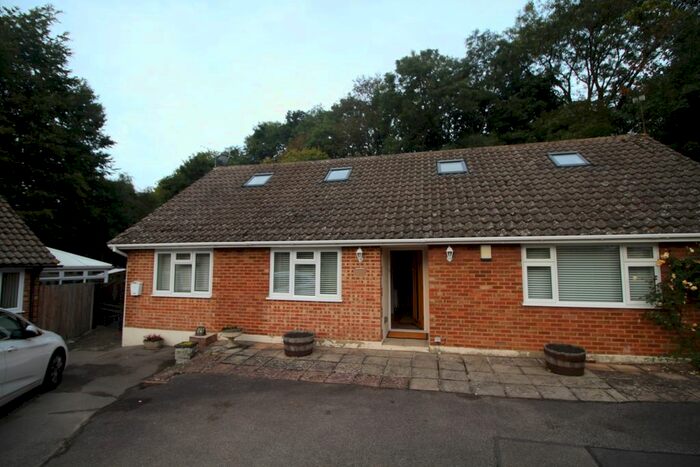 3 Bedroom Bungalow To Rent In Hillside, Farningham, Dartford, DA4