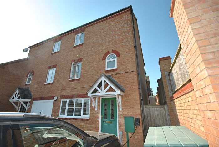 3 Bedroom End Terrace House For Sale In South Meadow Road, Northampton, NN5