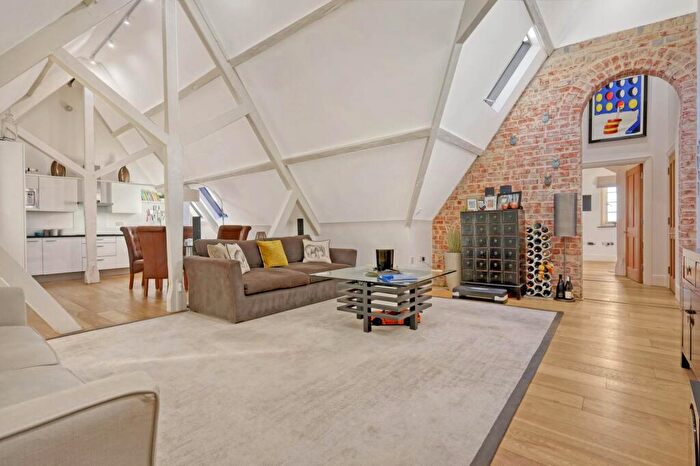2 Bedroom Flat For Sale In The Galleries, Brentwood, CM14