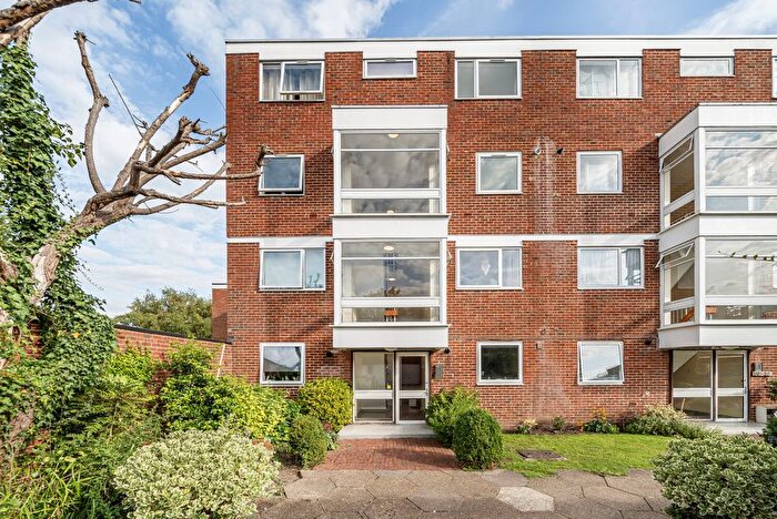 2 Bedroom Flat To Rent In Rodwell Court, Hersham Road, Walton-On-Thames, KT12
