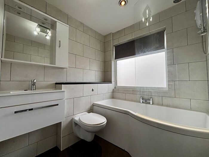 3 Bedroom House To Rent In Viney Bank, Selsdon, Croydon, CR0