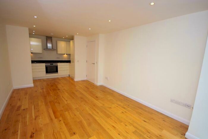 2 Bedroom Flat To Rent In Elmfield Road, East Finchley, N2