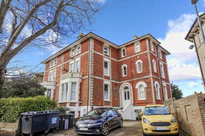 1 Bedroom Flat To Rent In Lansdowne Square, Weymouth, Dorset, DT4
