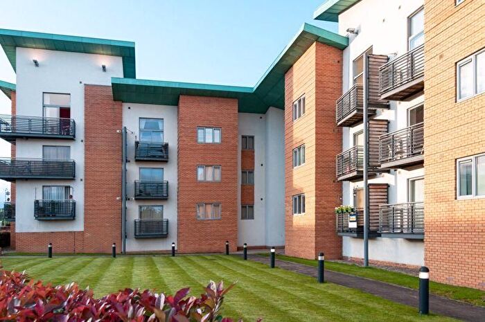 2 Bedroom Flat For Sale In The Embankment, Brierley Hill, DY5