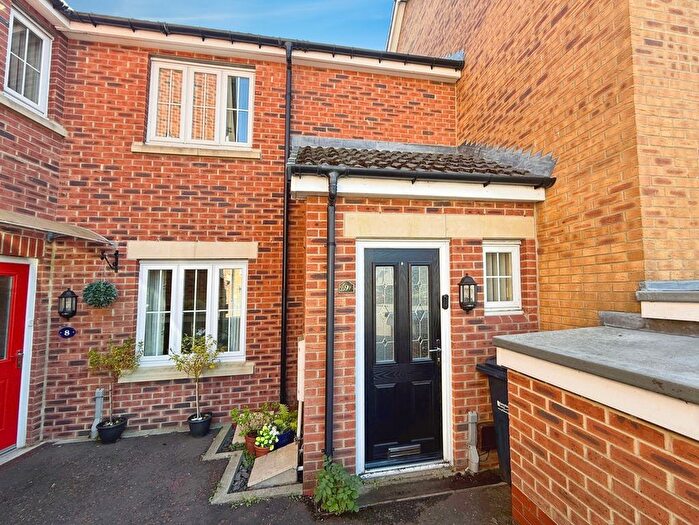 2 Bedroom Flat For Sale In Fox Dene View, Greenside, NE40