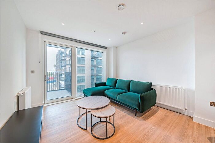 1 Bedroom Flat To Rent In Henley Cross, London, SE3