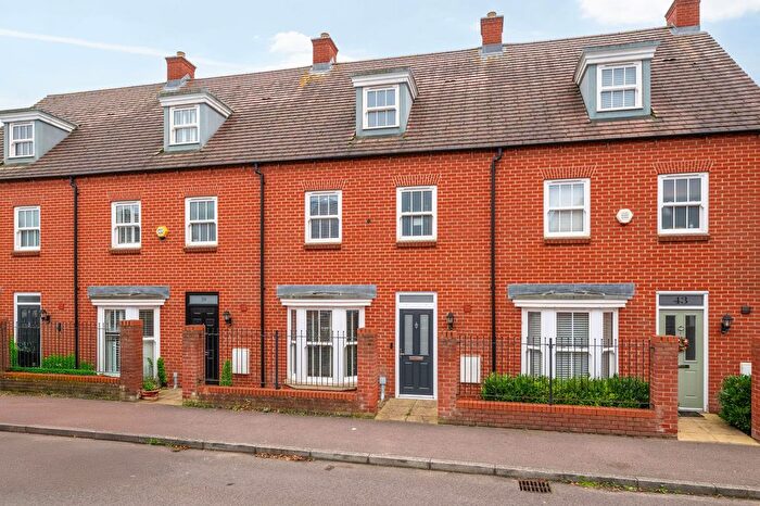 4 Bedroom Terraced House For Sale In Tansy Avenue, Stotfold, Hitchin, SG5