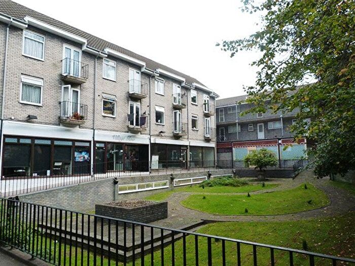 1 Bedroom Flat To Rent In Caterham On The Hill - £, CR3