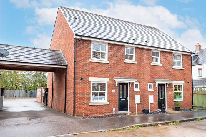 3 Bedroom Semi Detached House For Sale In Avocet Road, Wixams, MK42