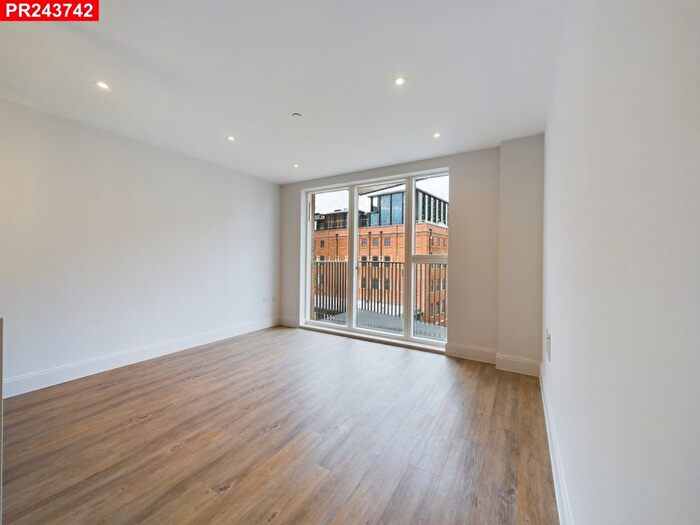 2 Bedroom Flat To Rent In Exploration Way, Slough, SL1