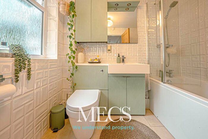 2 Bedroom Apartment For Sale In Sheepmoor Close, Birmingham, West Midlands, B17