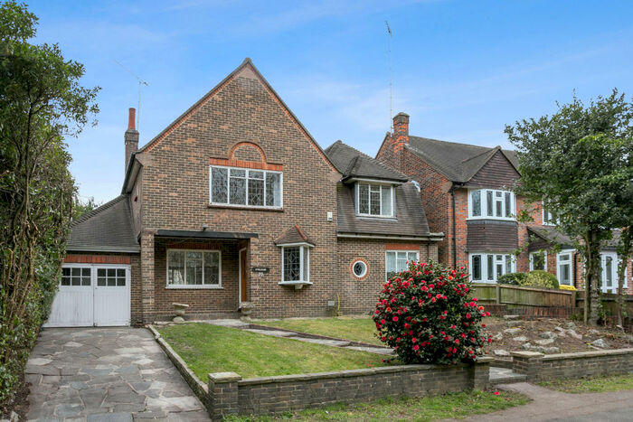 4 Bedroom Detached House To Rent In Brook Way, IG7