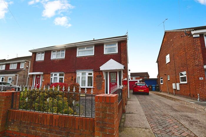 3 Bedroom Semi Detached House For Sale In Grosmont Close, Hull, HU8