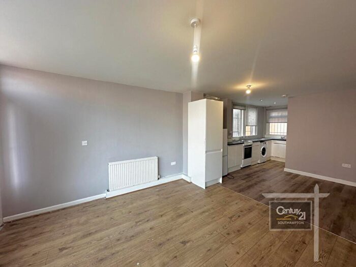 2 Bedroom Flat To Rent In |Ref: |, Portswood Road, Southampton, SO17