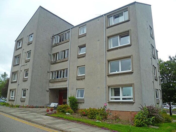 2 Bedroom Flat To Rent In Raeden Cres, Aberdeen, AB15