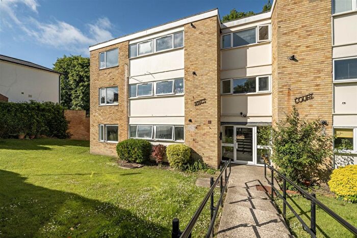 2 Bedroom Flat To Rent In Mount Pleasant, St. Albans, AL3