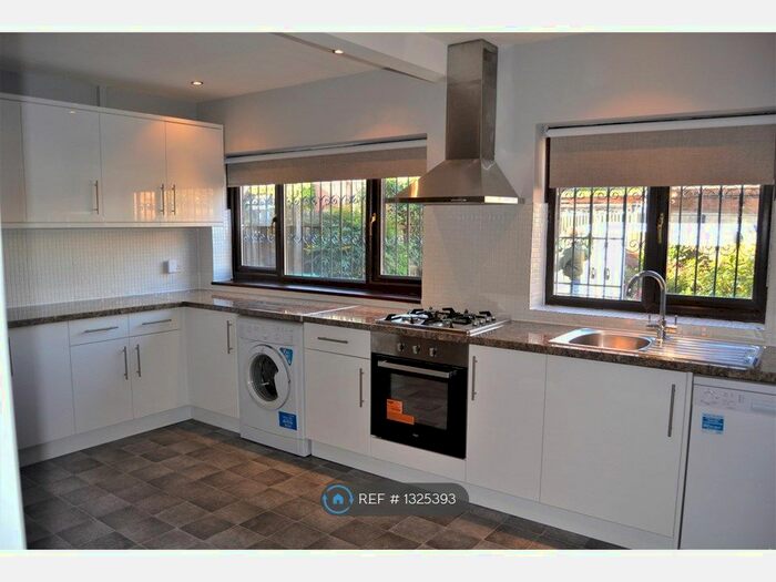 3 Bedroom Detached House To Rent In Armfield Road, Enfield, EN2