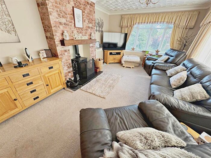 2 Bedroom Detached Bungalow For Sale In Sea Dyke Way, Marshchapel, Grimsby, East Lindsey, DN36
