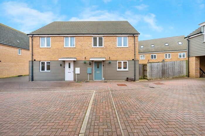 3 Bedroom Semi Detached House For Sale In Puffin Place, Leighton Buzzard, LU7
