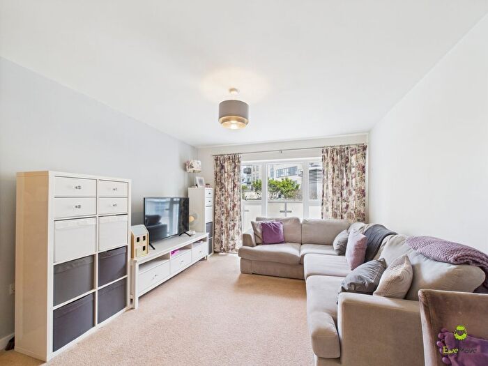 2 Bedroom Flat For Sale In Darbyshire House Clovelly Place, Greenhithe, Kent, DA9