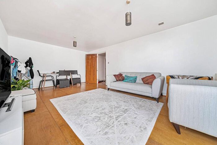 1 Bedroom Flat For Sale In Barrier Point Road, Silvertown, London, E16