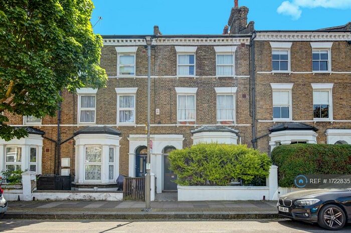 2 Bedroom Flat To Rent In Gowrie Road, London, SW11