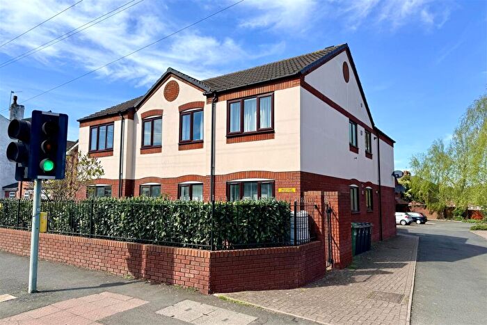 2 Bedroom Flat For Sale In Hagley Road, Halesowen, B63