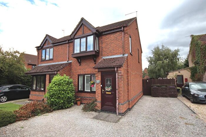 2 Bedroom Semi-Detached House For Sale In Foxfield Close, Skellingthorpe, LN6
