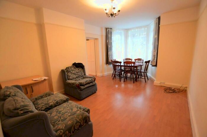 3 Bedroom Flat To Rent In Homerton Road, London, E9