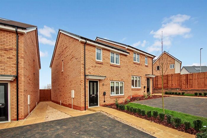 3 Bedroom Semi-Detached House To Rent In Waverley Drive, Wellingborough, NN8