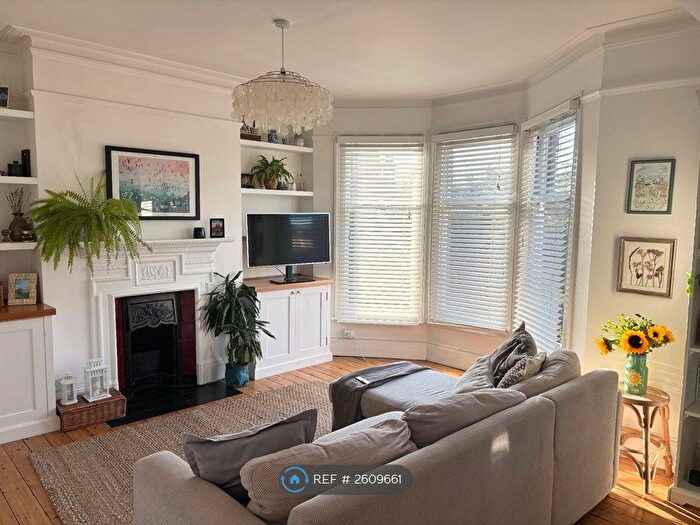 2 Bedroom Flat To Rent In Burnbury Road, London, SW12