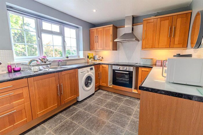 2 Bedroom Maisonette For Sale In Mansfield Road, Mapperley Park, Nottingham, NG5