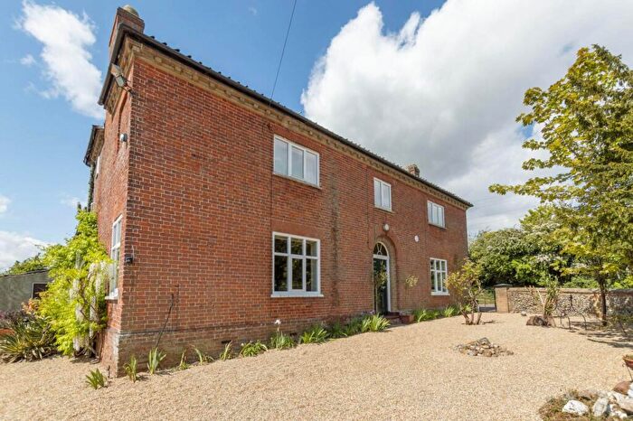 5 Bedroom Detached House For Sale In Main Road, Billingford, NR20