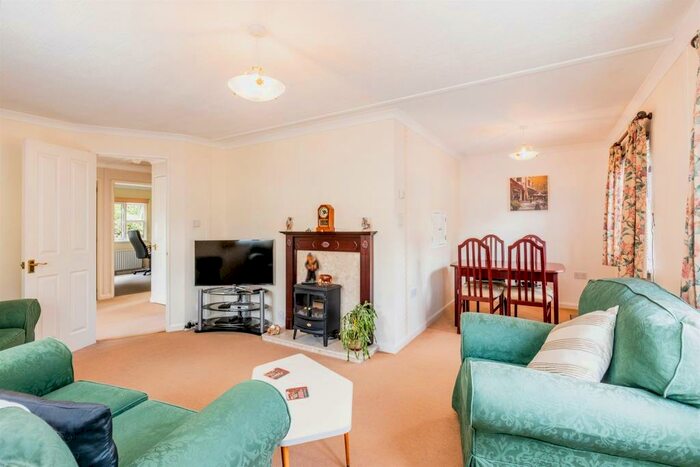 2 Bedroom Park Home For Sale In Sheepway, Portbury, Bristol, BS20