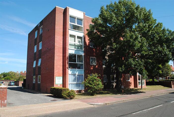 2 Bedroom Flat For Sale In Northcourt Road, Worthing, BN14