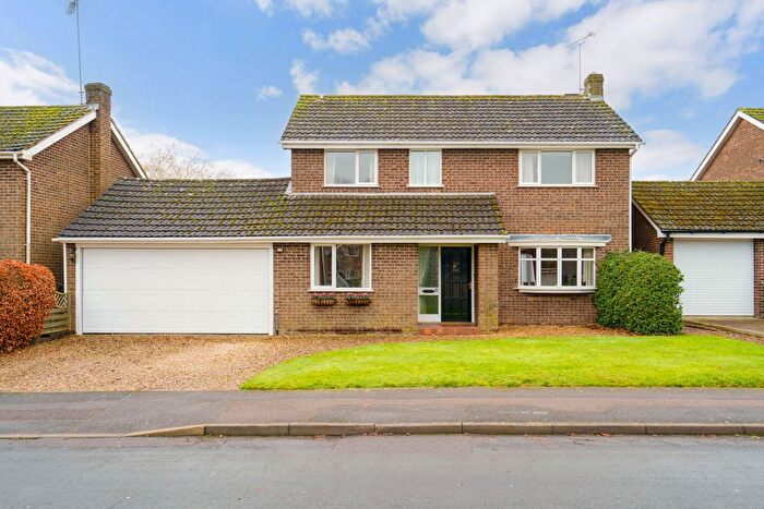 4 Bedroom Detached House For Sale In Chipperfield Park Road, Bloxham, OX15