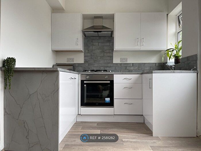 4 Bedroom End Of Terrace House To Rent In Kelso Gardens, Leeds, LS2