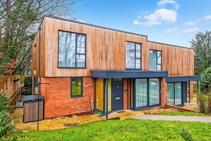 3 Bedroom Retirement Property For Sale In Howarth Park, Milford Hill, Salisbury, SP1