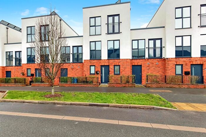 3 Bedroom Terraced House For Sale In The Avenue, Corby, NN17