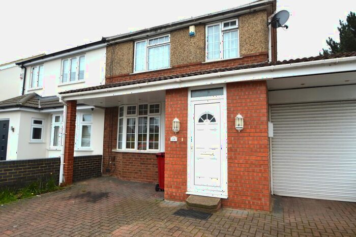 3 Bedroom End Of Terrace House To Rent In Whiteford Road, Slough, Berkshire, SL2