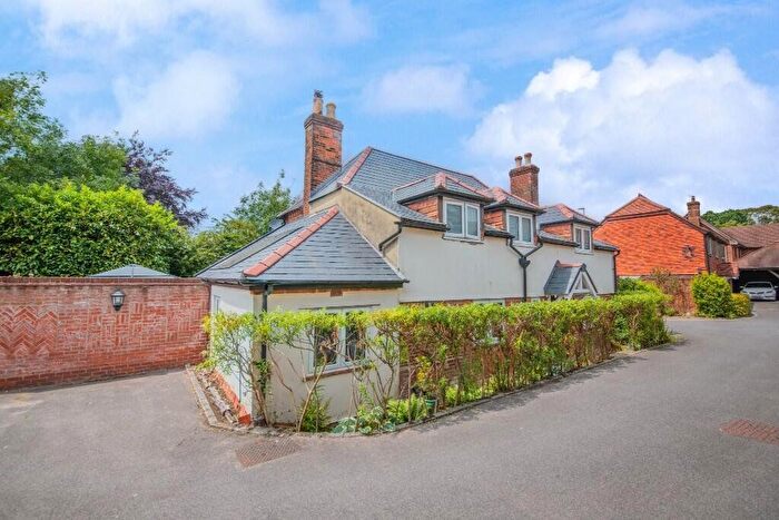 4 Bedroom Detached House For Sale In Botley Road, Fair Oak, Eastleigh, Hampshire, SO50